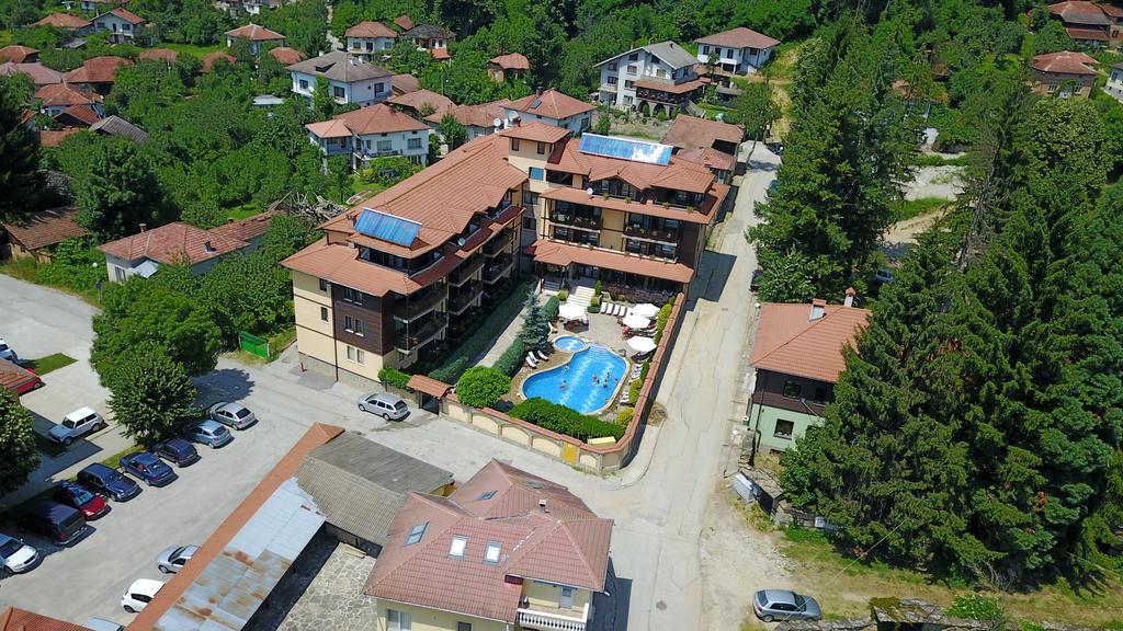 Hotel Center Aprilzi Exterior foto